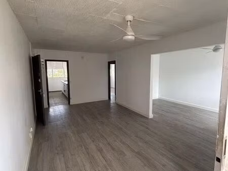 t4 1300 charges comprises