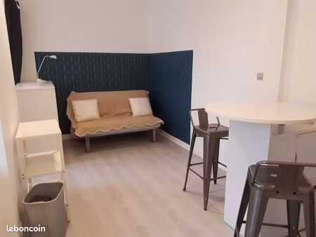 studio meublé avec garage  meublé et équipé (kitchenette  vaisselle  réfrigérateur  micro-