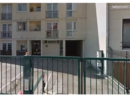parking/box 10 m² fontenay sous bois