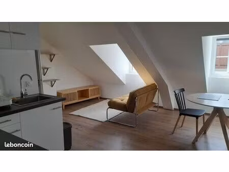 location d'un très beau studio meublé avec mezzanine