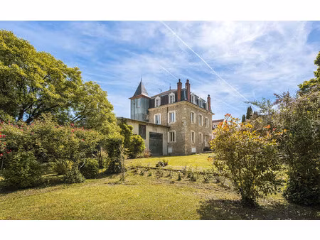 maison de luxe à vendre à château-chalon