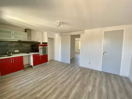 location appartement 2 pièces 42 m² à bouc-bel-air (13320)