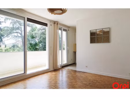 location appartement  m² t-1 à saint-priest  570 €
