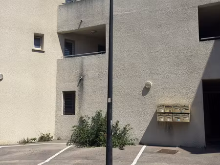parking voiture + parking 2 roues
