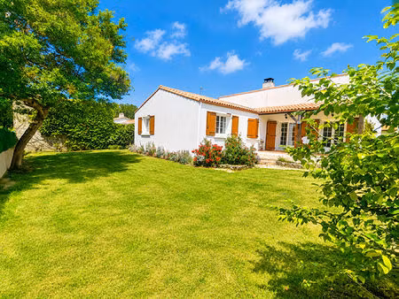 exclusivite! challans maison 108m2  3 chambres  jardin  garage et abri voiture.