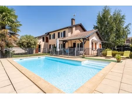 maison de 168 m² avec garage et piscine - chasselay 69380
