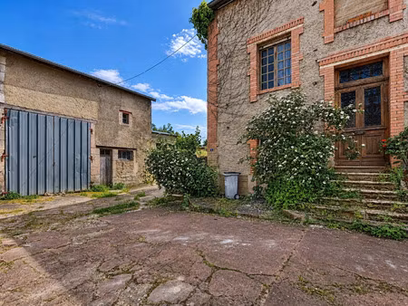 maison de village - a rénover - nombreuses dependances