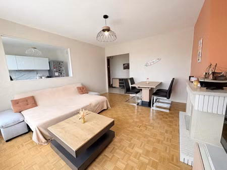 appartement t3 avec balcon et parking joue les tours