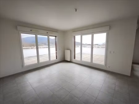 appartement - 3ème étage - 84 83 m2 - 4 pièces - non meublé