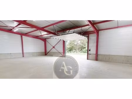 local commercial de 220m2 à côté de la zone o'castel