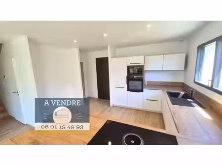 maison recente de 5 pieces principales sur 412 m²