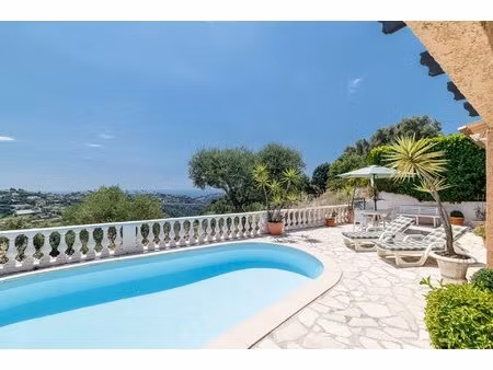 villa 4 pièces de plain-pied avec piscine et vue mer – saint-roman-de-bellet