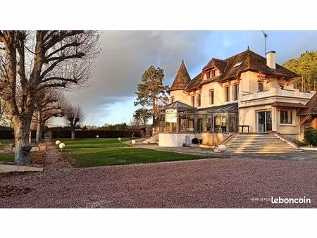 château 16 pièces 665 m²