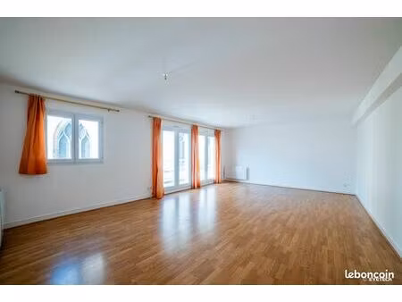 appartement t5 - 134 m² - centre-ville - cave et parking