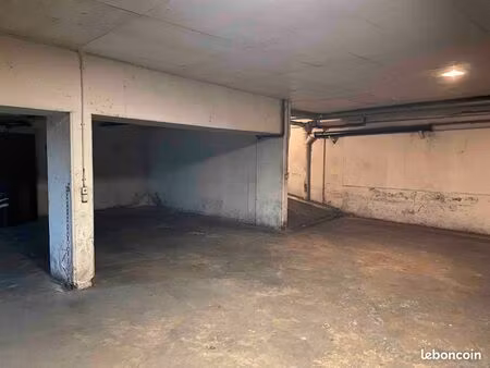 place de parking quartier faubourg saint denis / rue des petites écuries