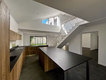 maison contemporaine  jardin  garage