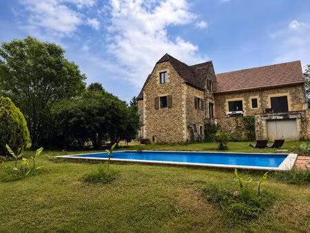 maison ancienne avec piscine au calme !