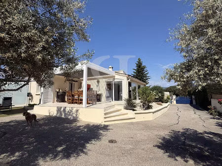 villa avec piscine et terrain attenant à vinsobres.