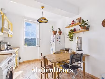 charmant 3 pièces de 65 m² – lumineux – cœur de village – callian