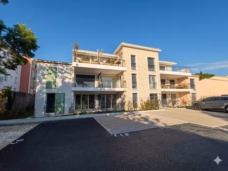 t2 neuf avec terrasse  jardin et parking à cogolin