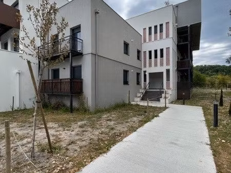 t1 avec terrasse et parking - latresne