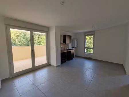 t3 avec balcon et parking à lozanne