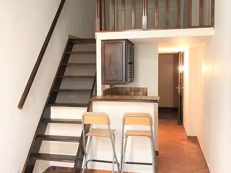 aix en provence  rue clémenceau  studio meublée de 18m2