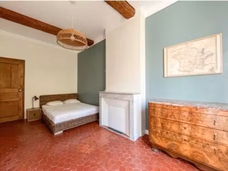 appartement 78 m2 / 2 chambres / rénové dans le charme de l'ancien / basse ville