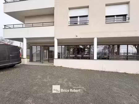 location commerce 180m²