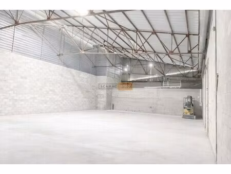 location entrepôt sainte maxime 83120 200m²