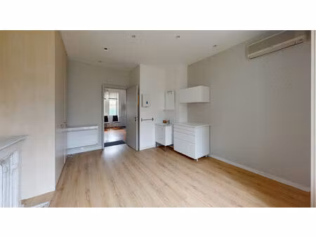 local commercial besancon 60.3 m2