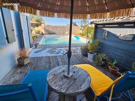 maison avec bassin naturel