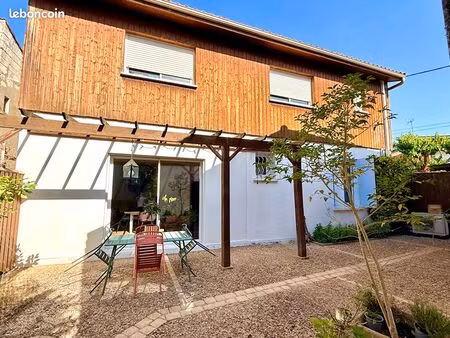 maison 6 pièces 155 m²