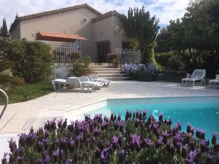 à cagnes-sur-mer  dans un quartier résidentiel calme et prisé  se trouve cette magnifique 