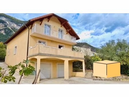 villa avec terrain  piscine et sous-sol complet