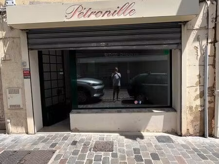 murs de boutique à louer