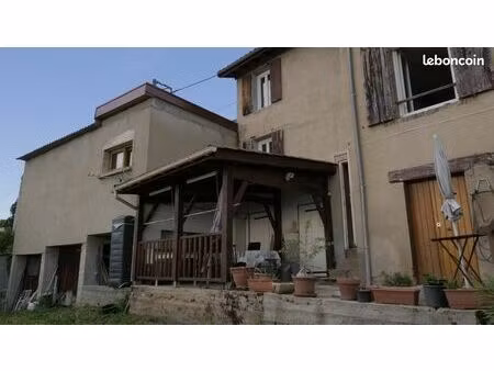 maison individuelle en pisé 51m2 avec terrasse  jardin