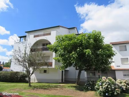 a louer beau studio meublé à bayonne avec bail étudiant exclusivement
