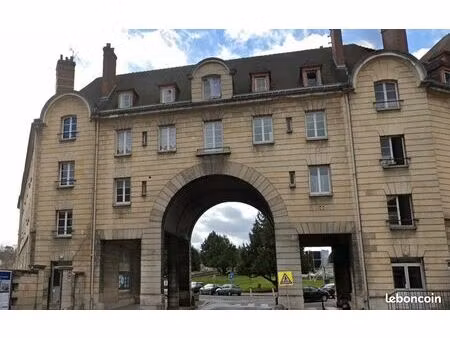 meublé / équipé 34 m2 centre ville proche gare immeuble bourgeois de qualité entièrement r