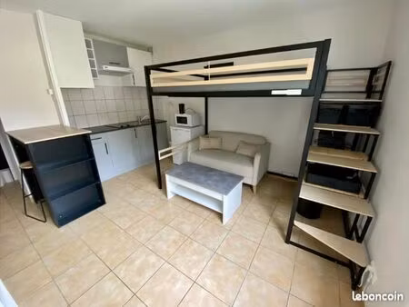 appartement à louer – 20m² – 1er étage 390 charges comprises 390 charges comprises