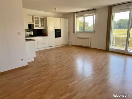 appartement 3 pièces 68m2 avec balcon et garage