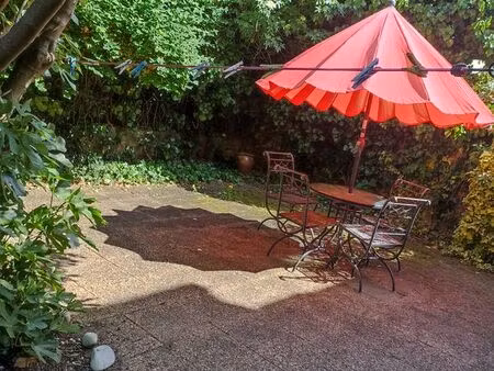 bel appartement en pierre à louer avec charmant jardin privatif arboré