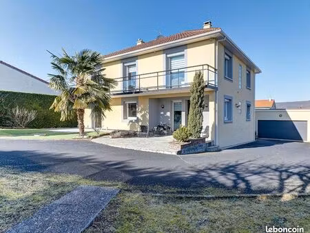 magnifique villa climatisée de 208m2 avec piscine