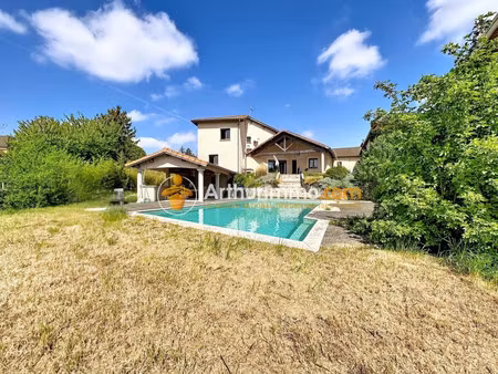 maison de luxe à vendre dans le quartier oiselet la grive
