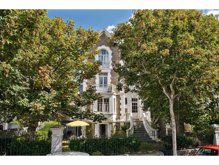 villa de luxe à vendre dans le quartier sillon-moka-courtvoisville