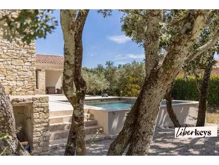à vendre à gordes – élégante villa contemporaine avec piscine  garage et prestations haut 