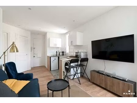 t2 meublé - 128  avenue de la république  92400  courbevoie  france