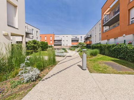 dernier étage avec ascenseur  balcon et parking privatif