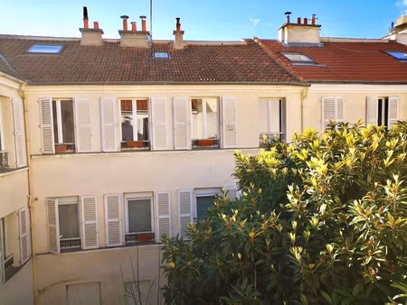 saint mandé  tout prohe du bois  et à 5' du mo