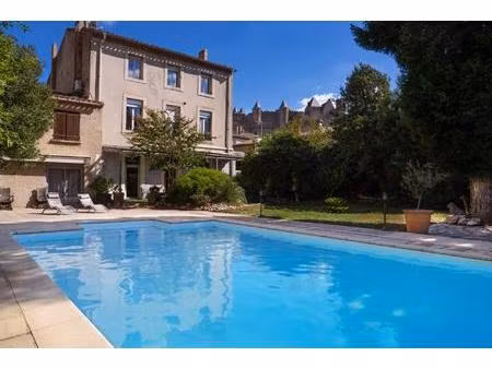propriété de caractère au pied de la cité